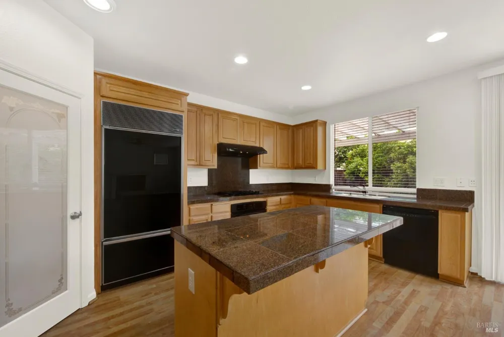 812 Purple Sage Drive Vacaville, CA 95687