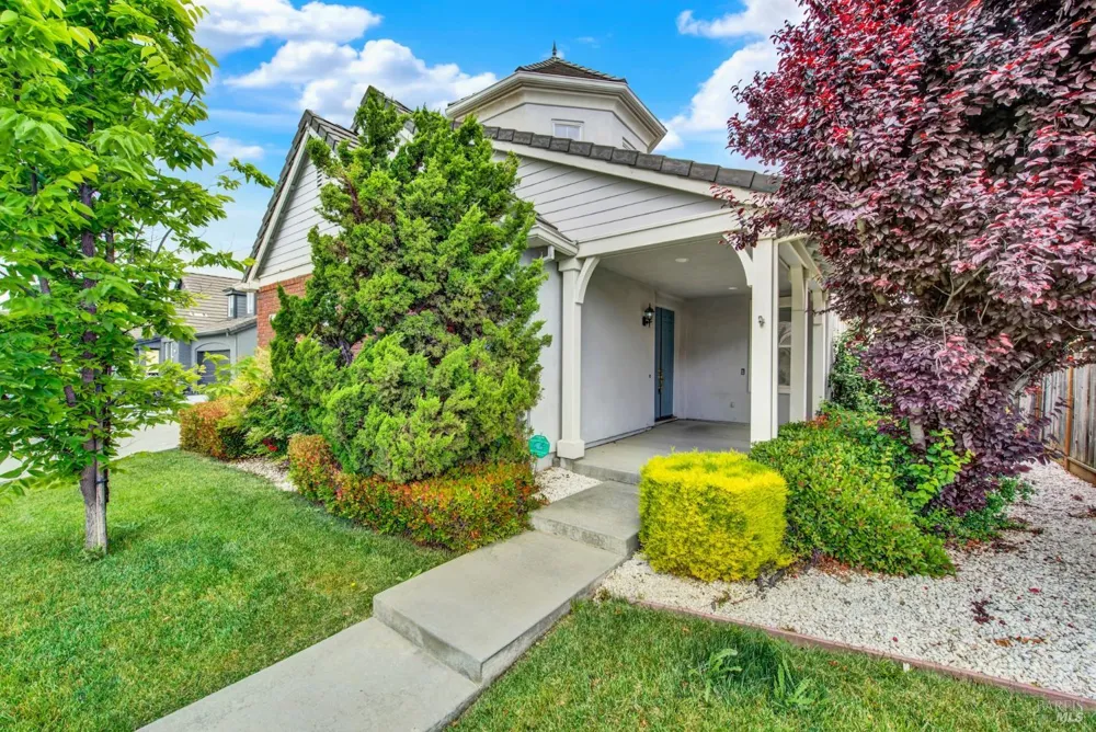 812 Purple Sage Drive Vacaville, CA 95687