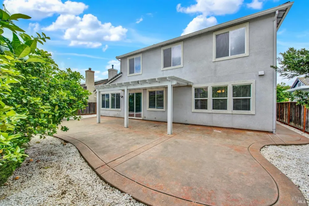 812 Purple Sage Drive Vacaville, CA 95687