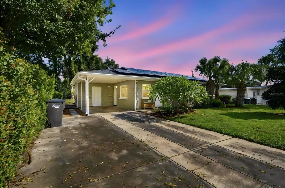 2315 AMHERST AVENUE Bradenton, FL 34207