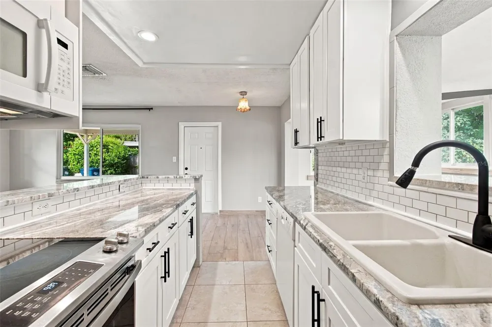 2315 AMHERST AVENUE Bradenton, FL 34207