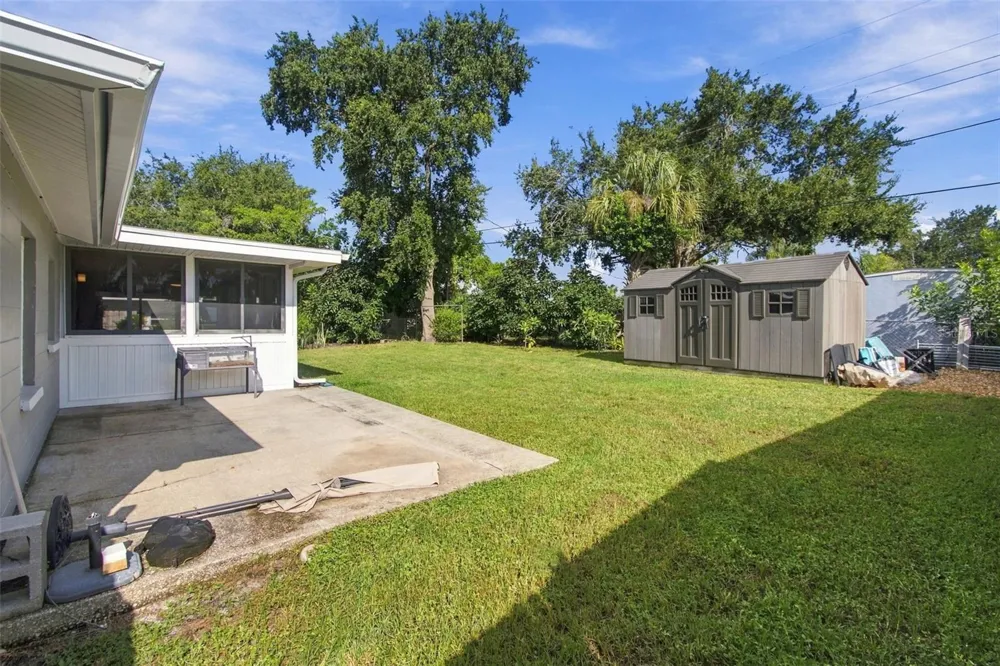 2315 AMHERST AVENUE Bradenton, FL 34207