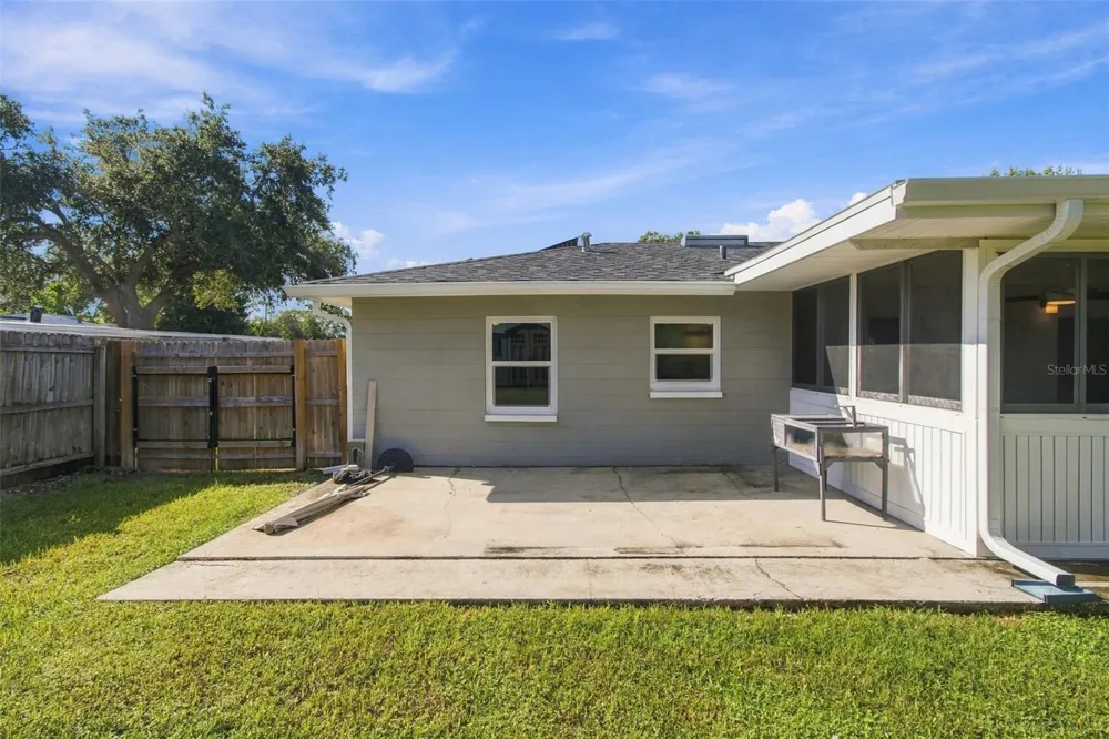 2315 AMHERST AVENUE Bradenton, FL 34207