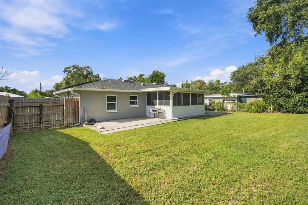 2315 AMHERST AVENUE Bradenton, FL 34207