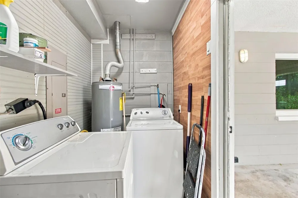 2315 AMHERST AVENUE Bradenton, FL 34207