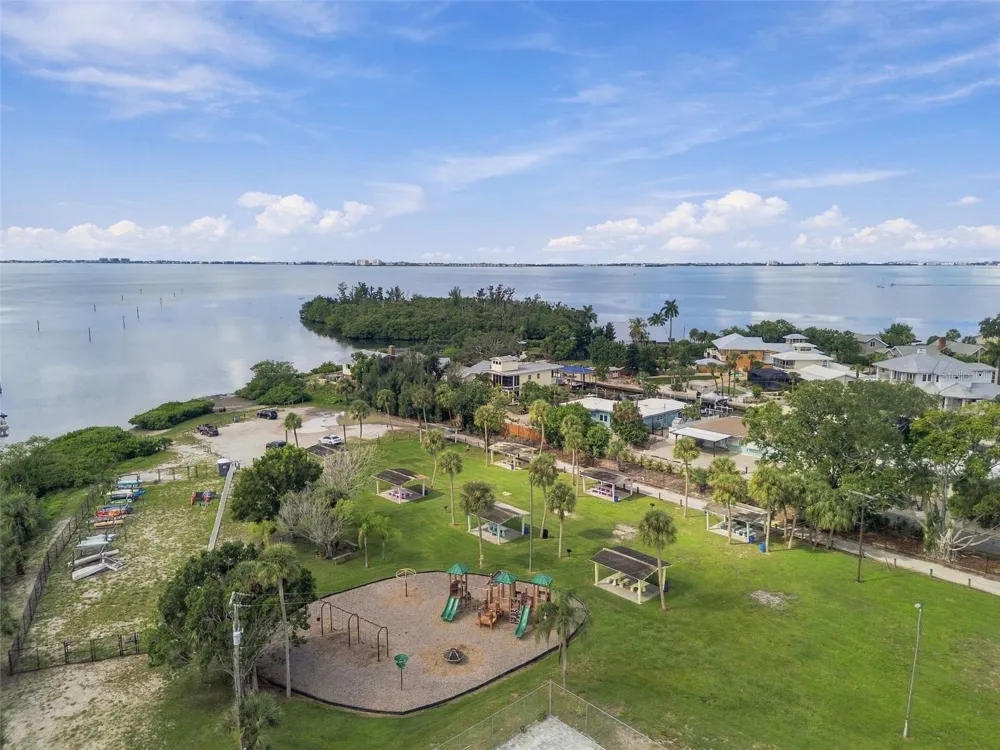 2315 AMHERST AVENUE Bradenton, FL 34207