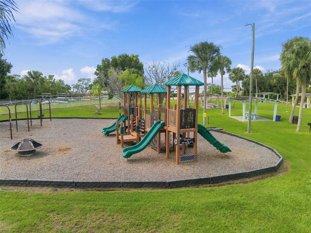 2315 AMHERST AVENUE Bradenton, FL 34207