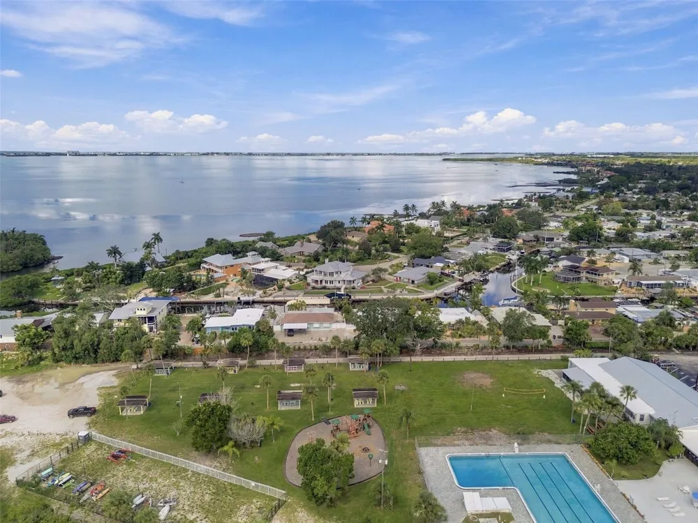 2315 AMHERST AVENUE Bradenton, FL 34207
