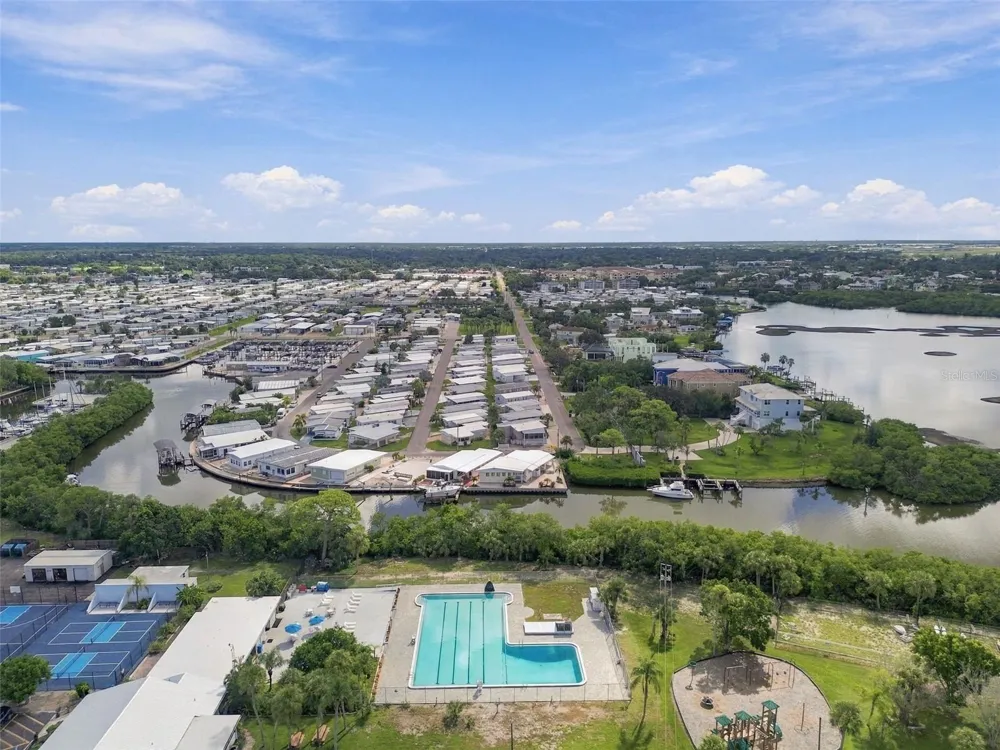 2315 AMHERST AVENUE Bradenton, FL 34207
