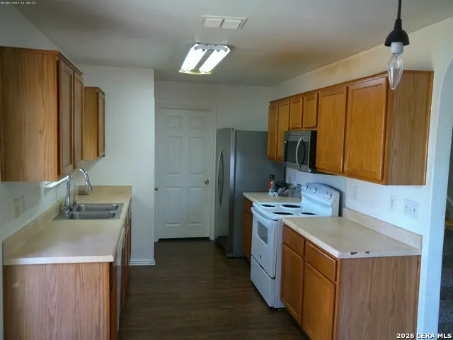 8907 NE Scarlet Creek Universal City, TX 78148