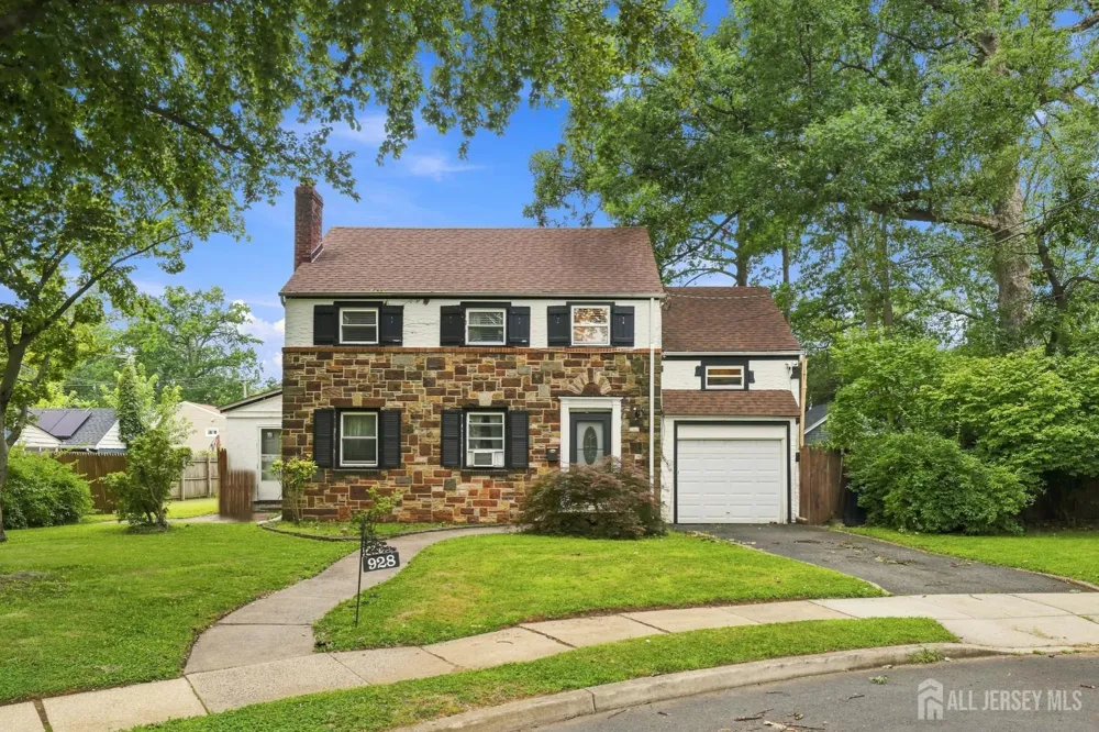 928 Beechwood Court Plainfield, NJ 07060