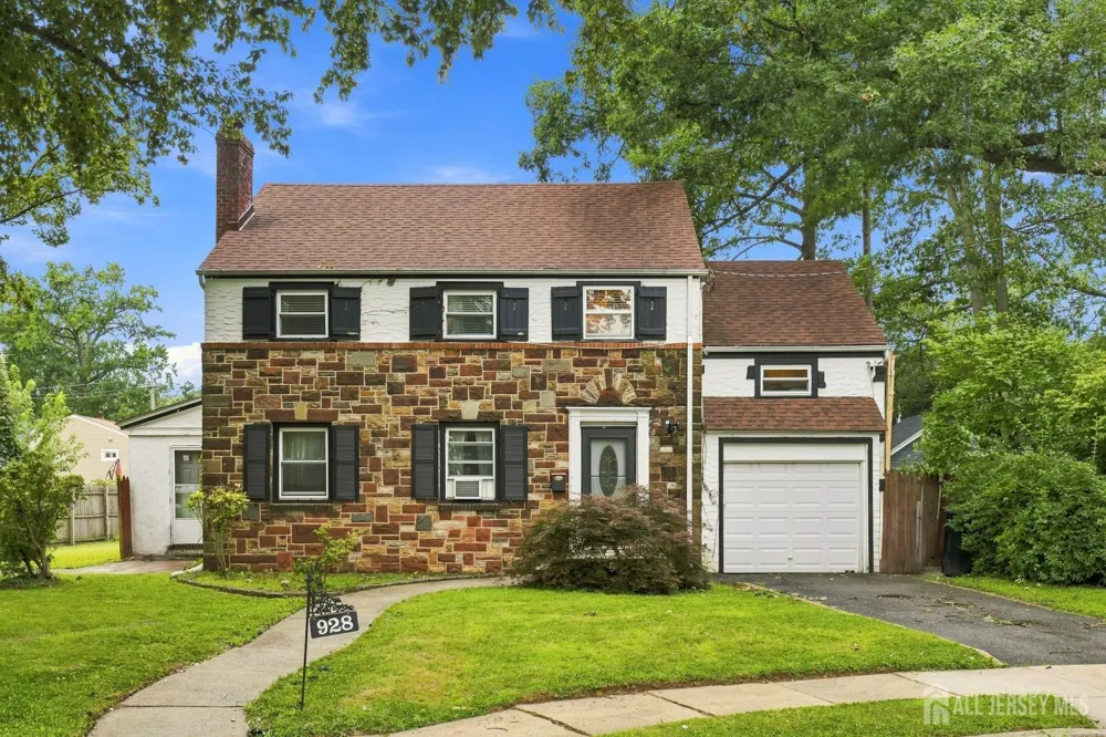 928 Beechwood Court Plainfield, NJ 07060