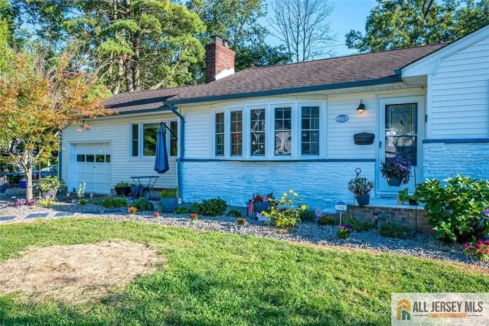 228 Norris Avenue Metuchen, NJ 08840