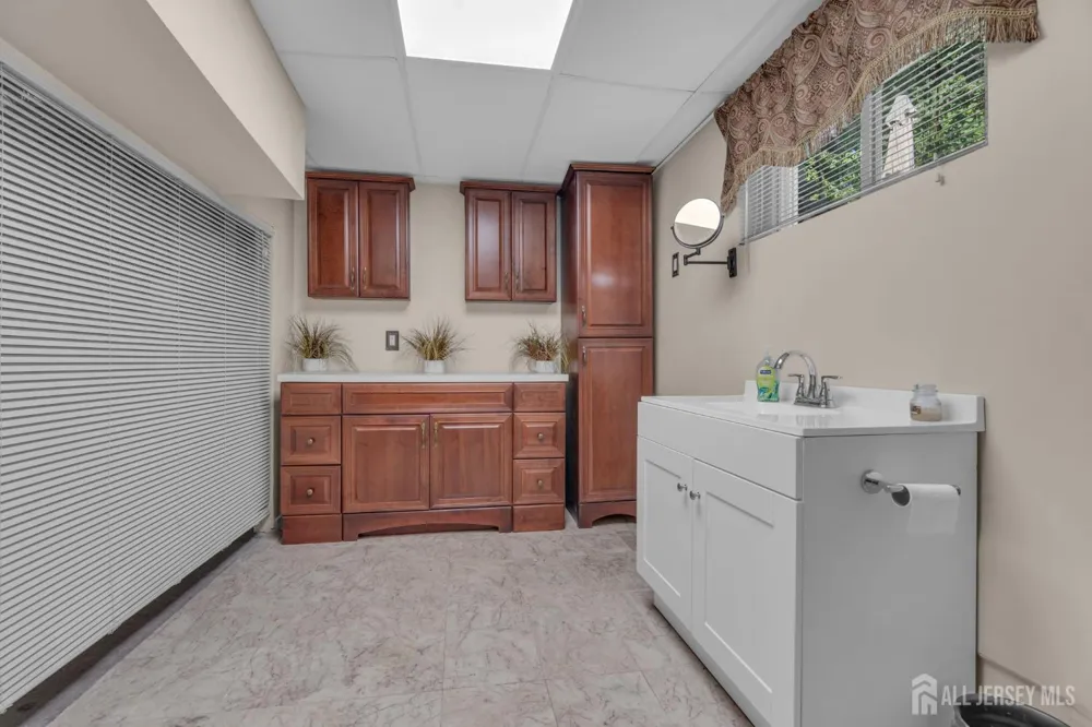 35 Richard Terrace Middletown, NJ 07748