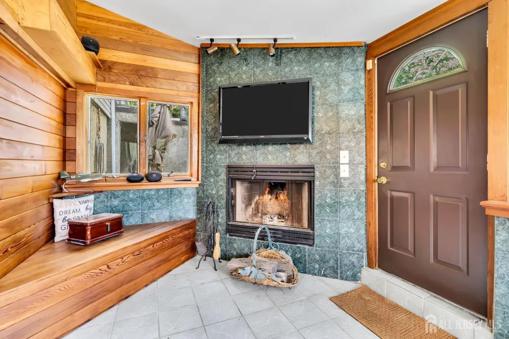 35 Richard Terrace Middletown, NJ 07748