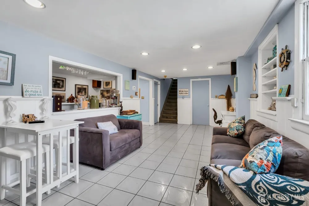 35 Richard Terrace Middletown, NJ 07748