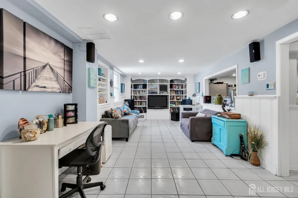 35 Richard Terrace Middletown, NJ 07748