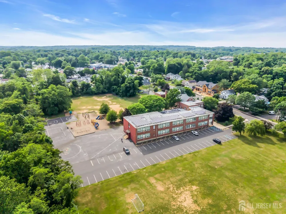 35 Richard Terrace Middletown, NJ 07748