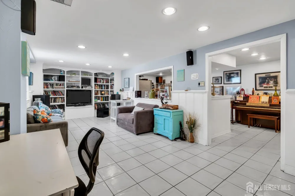 35 Richard Terrace Middletown, NJ 07748