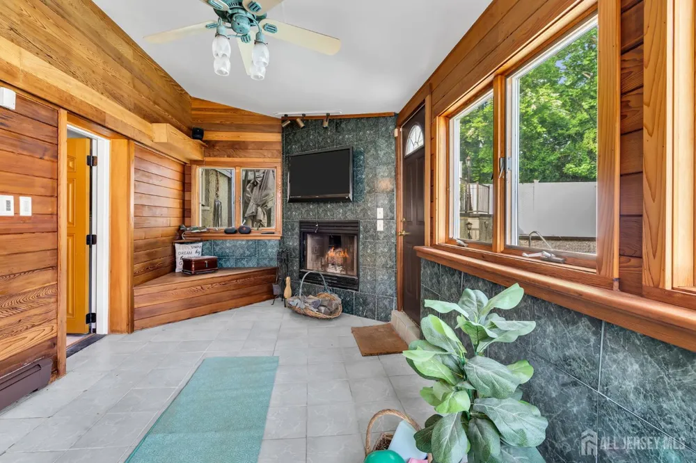 35 Richard Terrace Middletown, NJ 07748