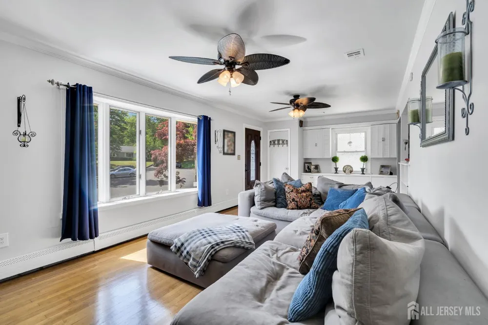 35 Richard Terrace Middletown, NJ 07748