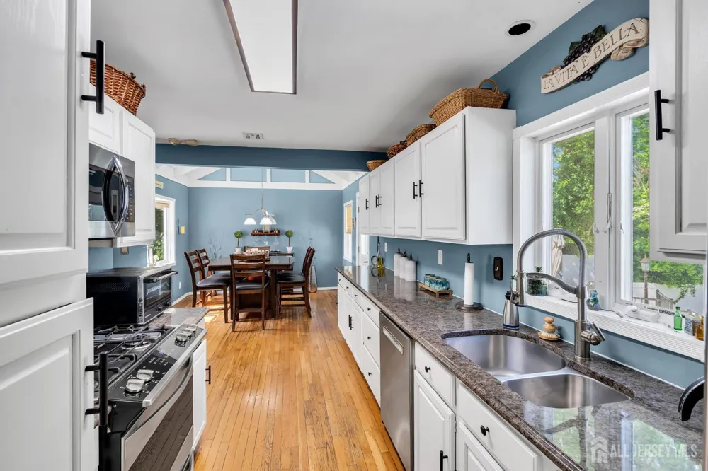35 Richard Terrace Middletown, NJ 07748