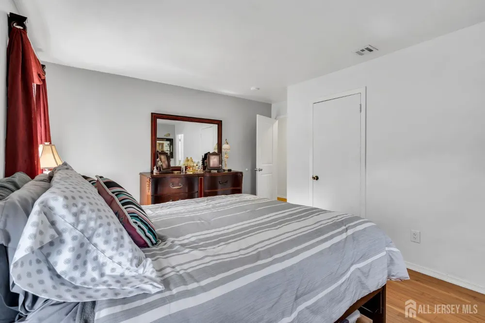 35 Richard Terrace Middletown, NJ 07748