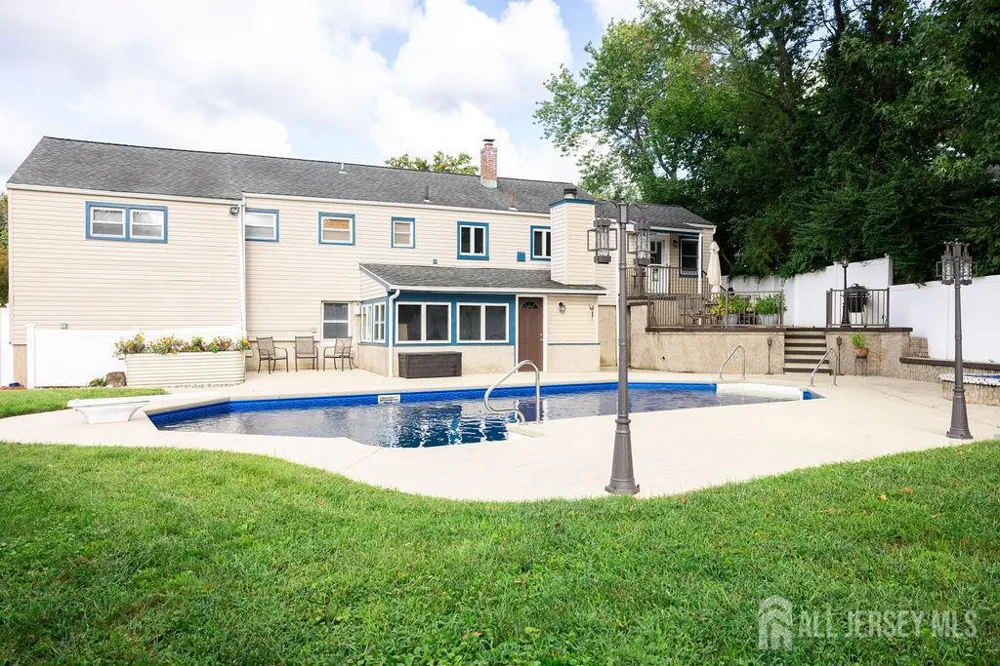 35 Richard Terrace Middletown, NJ 07748
