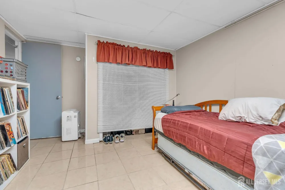 35 Richard Terrace Middletown, NJ 07748