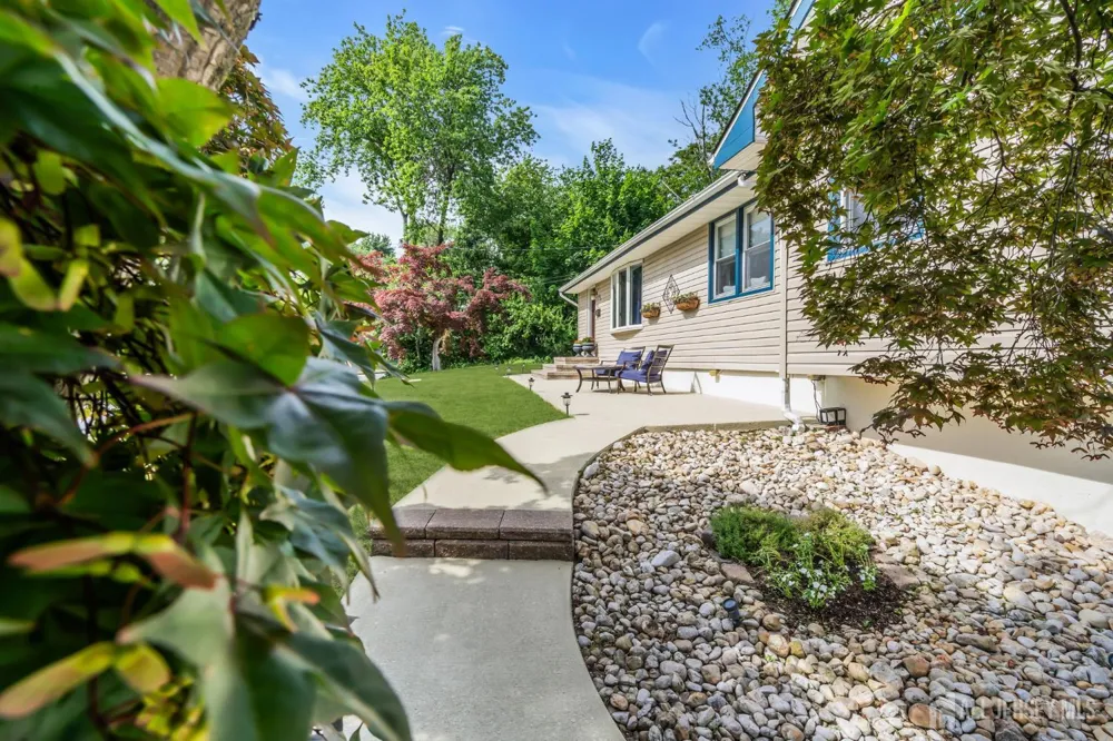 35 Richard Terrace Middletown, NJ 07748