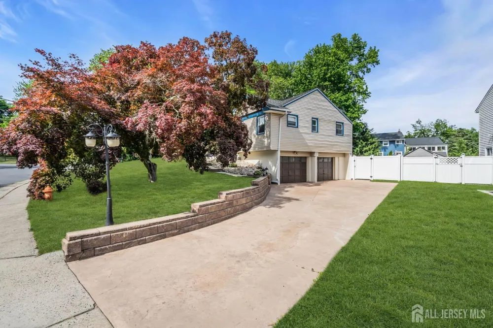 35 Richard Terrace Middletown, NJ 07748