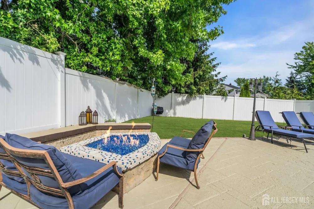 35 Richard Terrace Middletown, NJ 07748