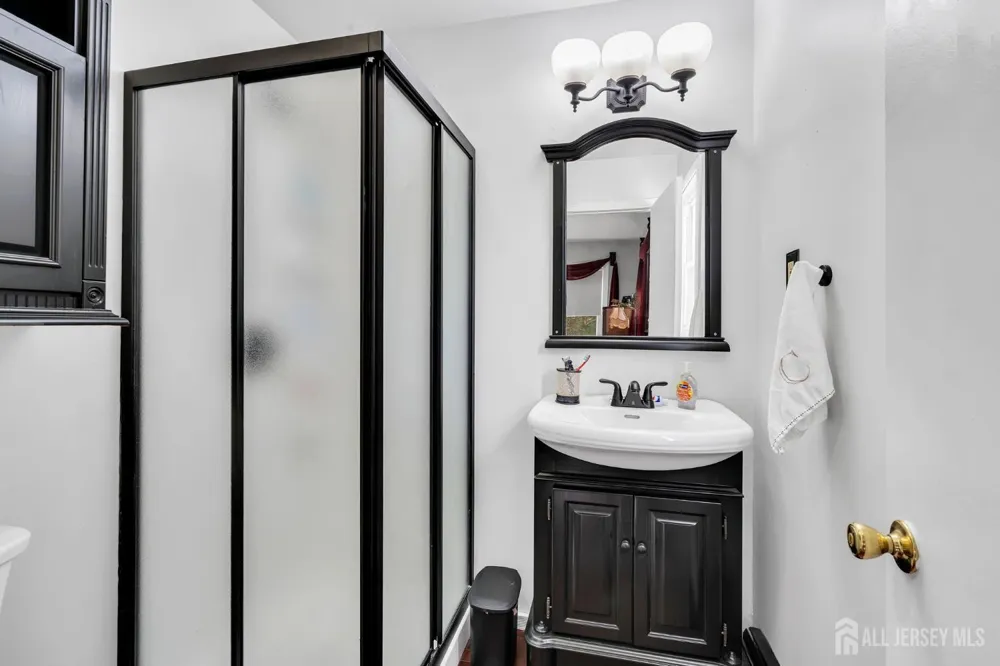 35 Richard Terrace Middletown, NJ 07748