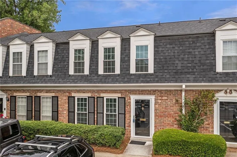 10 Market Square Place NW Atlanta, GA 30318