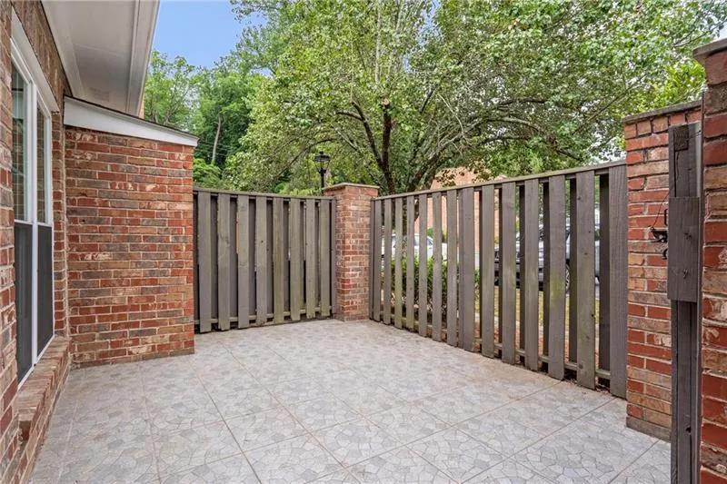10 Market Square Place NW Atlanta, GA 30318