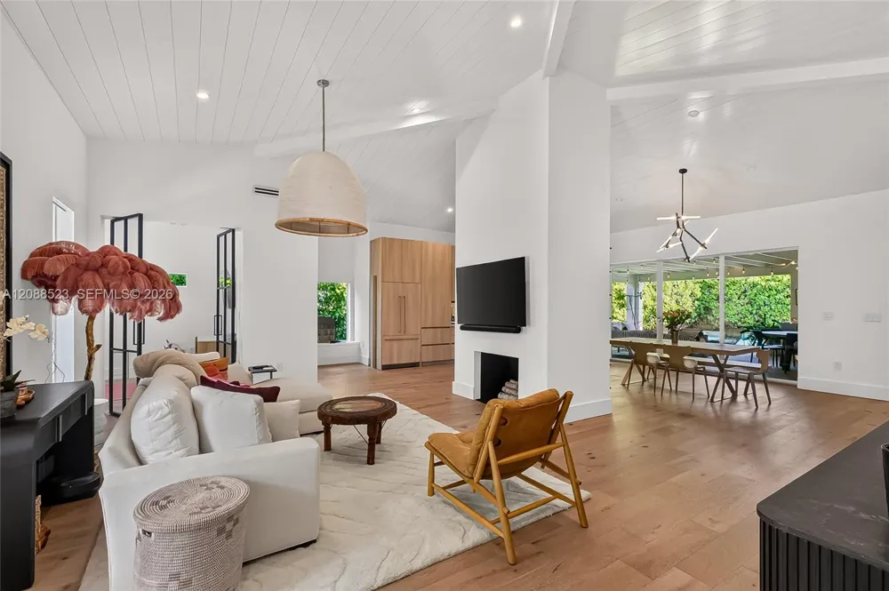 2342 SW 25th Ter Miami, FL 33133