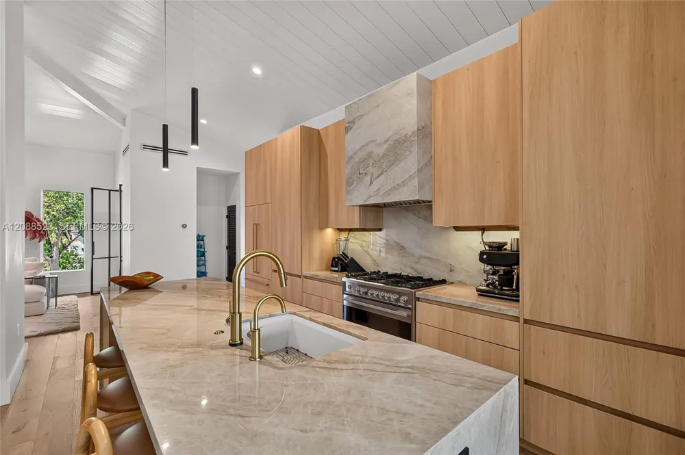 2342 SW 25th Ter Miami, FL 33133