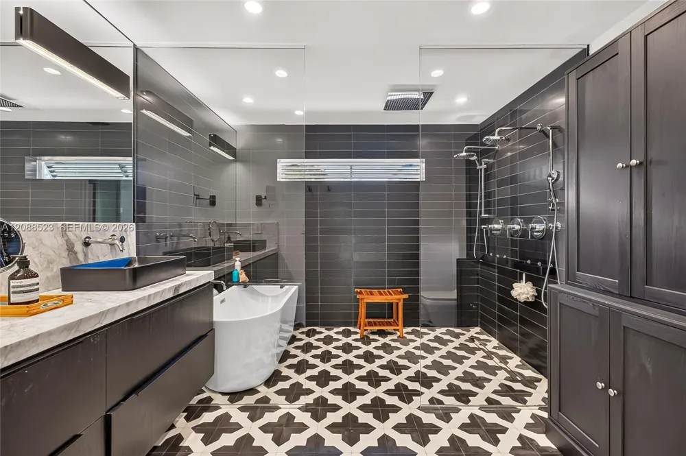 2342 SW 25th Ter Miami, FL 33133