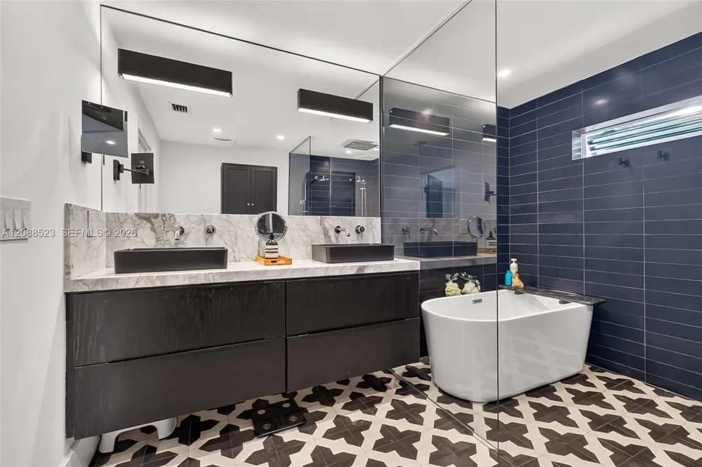 2342 SW 25th Ter Miami, FL 33133