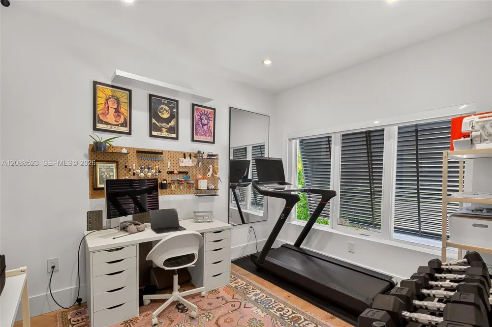 2342 SW 25th Ter Miami, FL 33133
