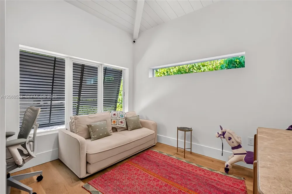2342 SW 25th Ter Miami, FL 33133