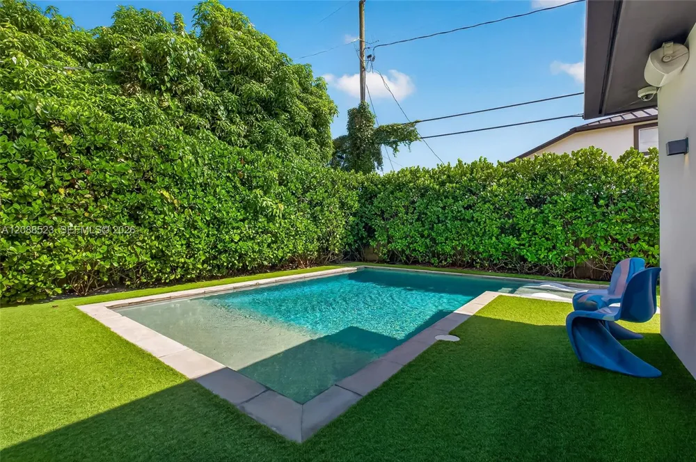 2342 SW 25th Ter Miami, FL 33133