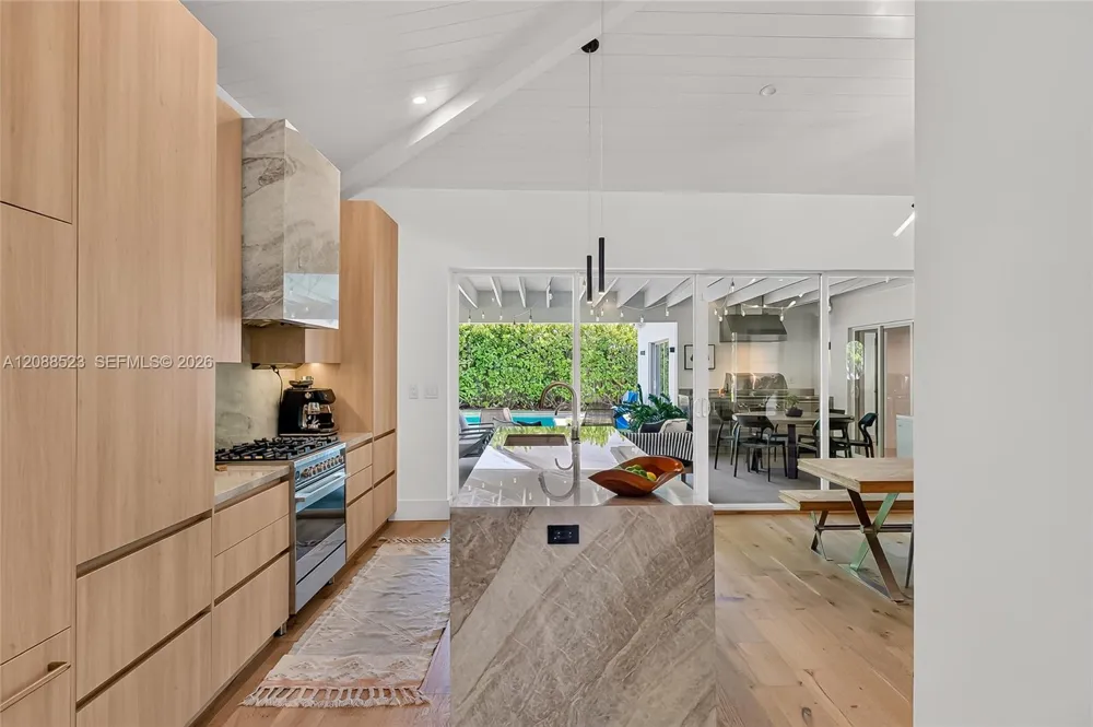 2342 SW 25th Ter Miami, FL 33133