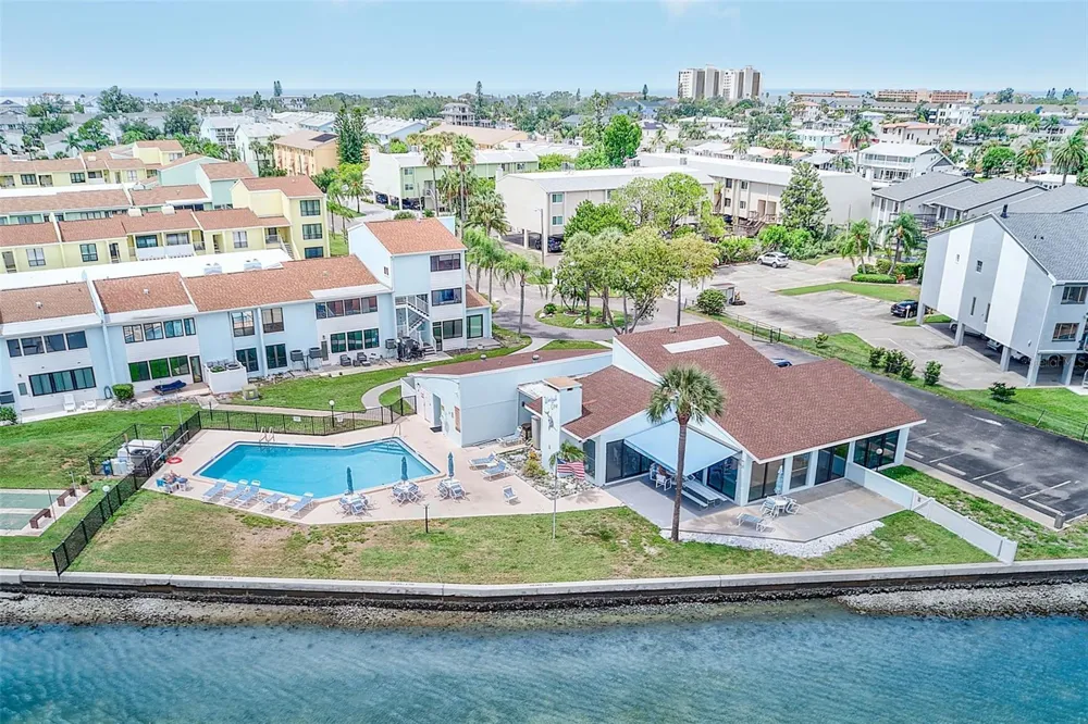 1 WINDRUSH BOULEVARD #77 Indian Rocks Beach, FL 33785