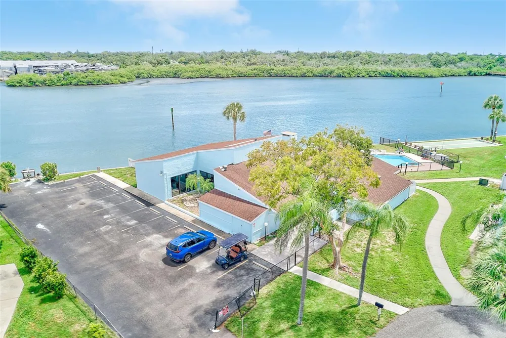 1 WINDRUSH BOULEVARD #77 Indian Rocks Beach, FL 33785