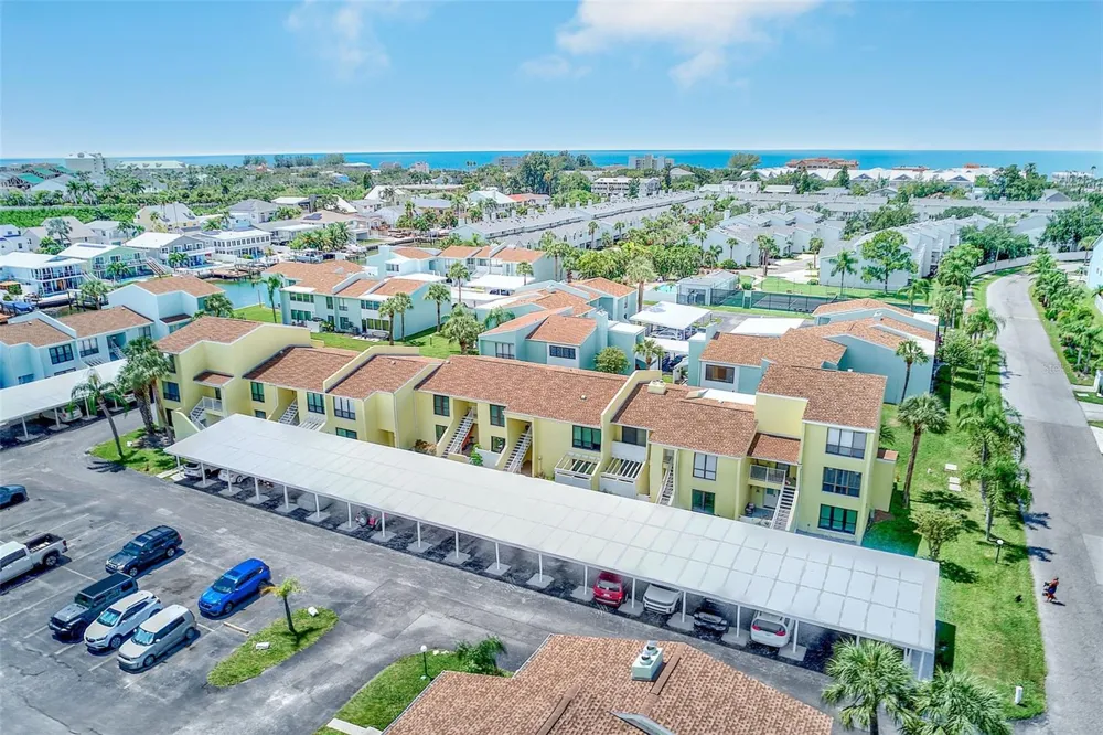 1 WINDRUSH BOULEVARD #77 Indian Rocks Beach, FL 33785