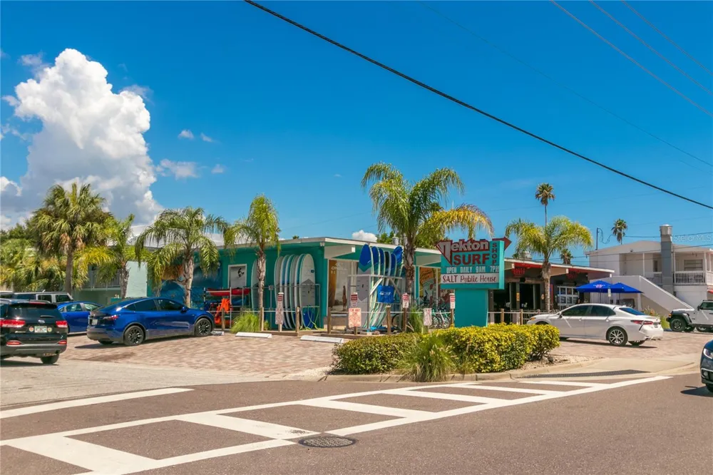 1 WINDRUSH BOULEVARD #77 Indian Rocks Beach, FL 33785