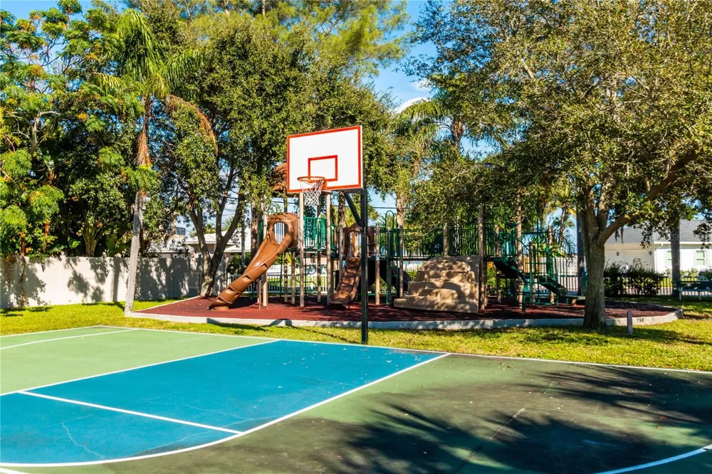 1 WINDRUSH BOULEVARD #77 Indian Rocks Beach, FL 33785