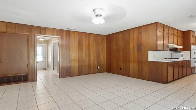 1702 CHESTNUT ST Floresville, TX 78114