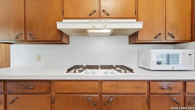 1702 CHESTNUT ST Floresville, TX 78114